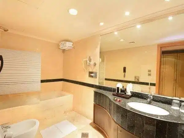 355307_14080713590020886747